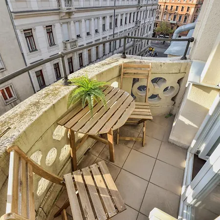 Upp Design Apartment